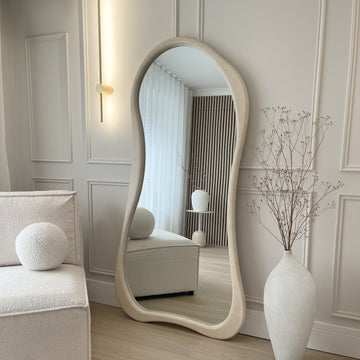 Miroir Arcurva – Grand miroir de sol irrégulier effet béton (170 cm x 85 cm)