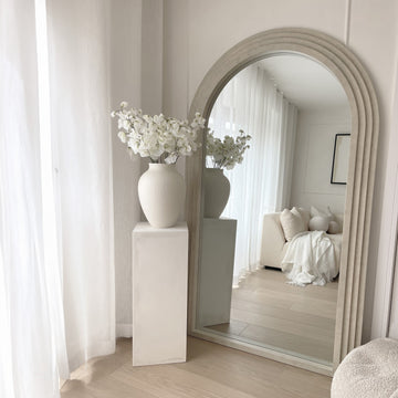 Luciana Mirror – Full-Length Mirror with Curved Design and Concrete Effect (180 cm x 110 cm)