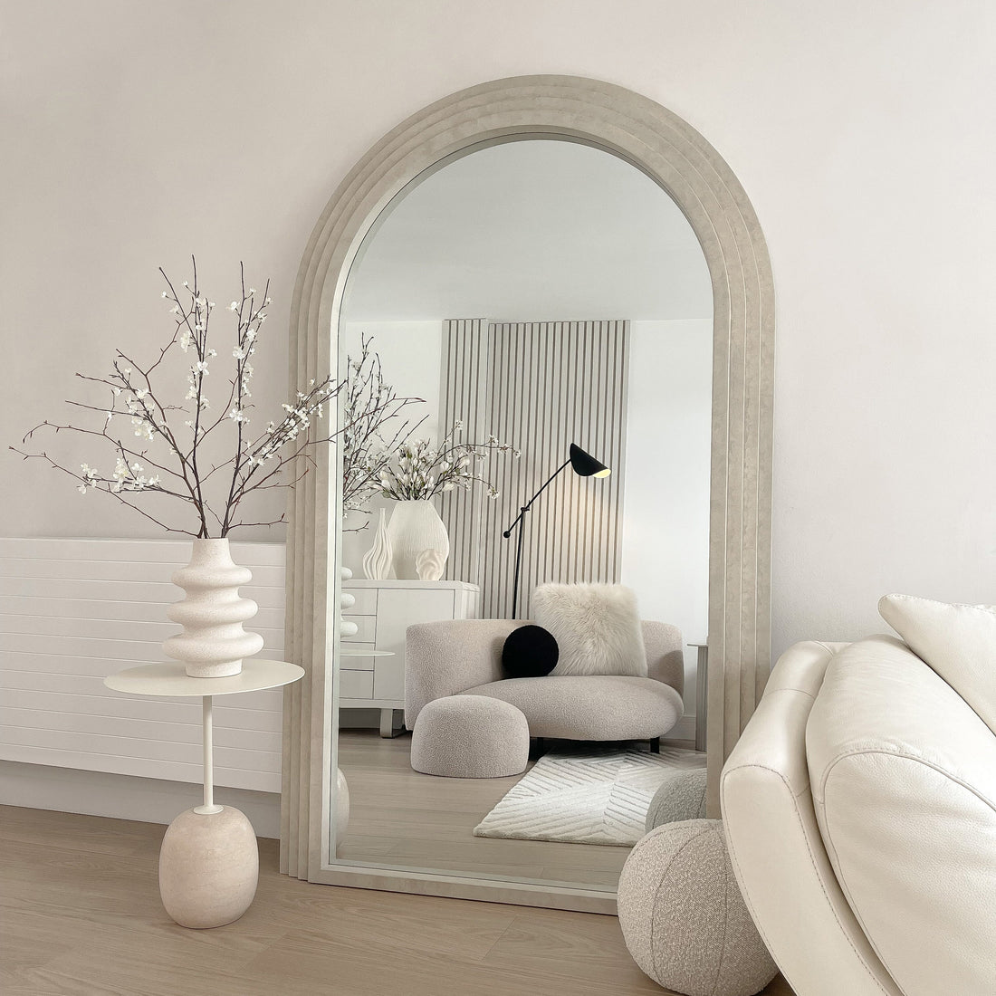 Miroir Luciana – Miroir Pleine Longueur au Design Courbé Effet Béton (180 cm x 110 cm)