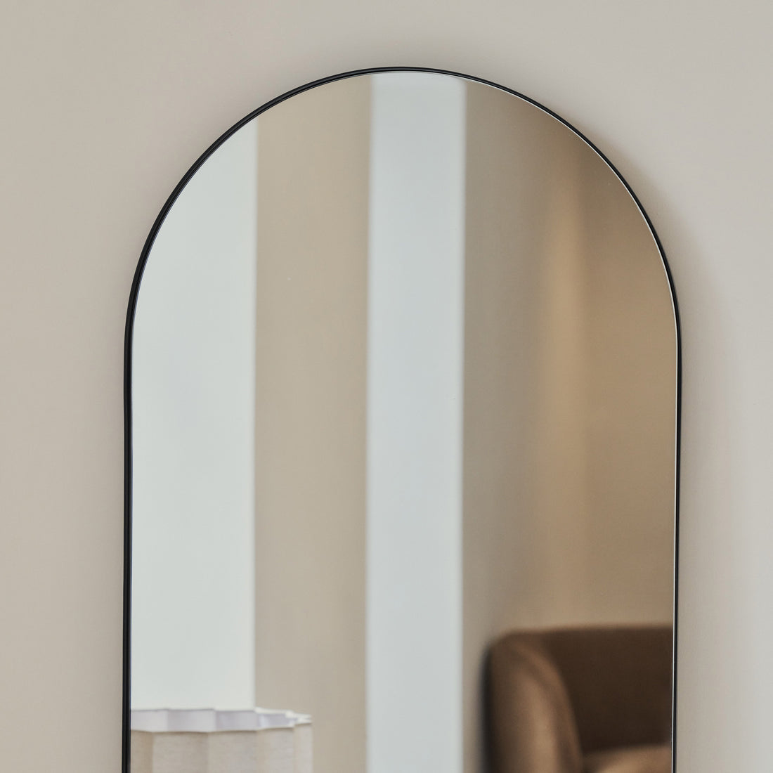 Miroir Theo – Grand Miroir Pleine Longueur en Métal Noir Courbé 160 cm x 50 cm
